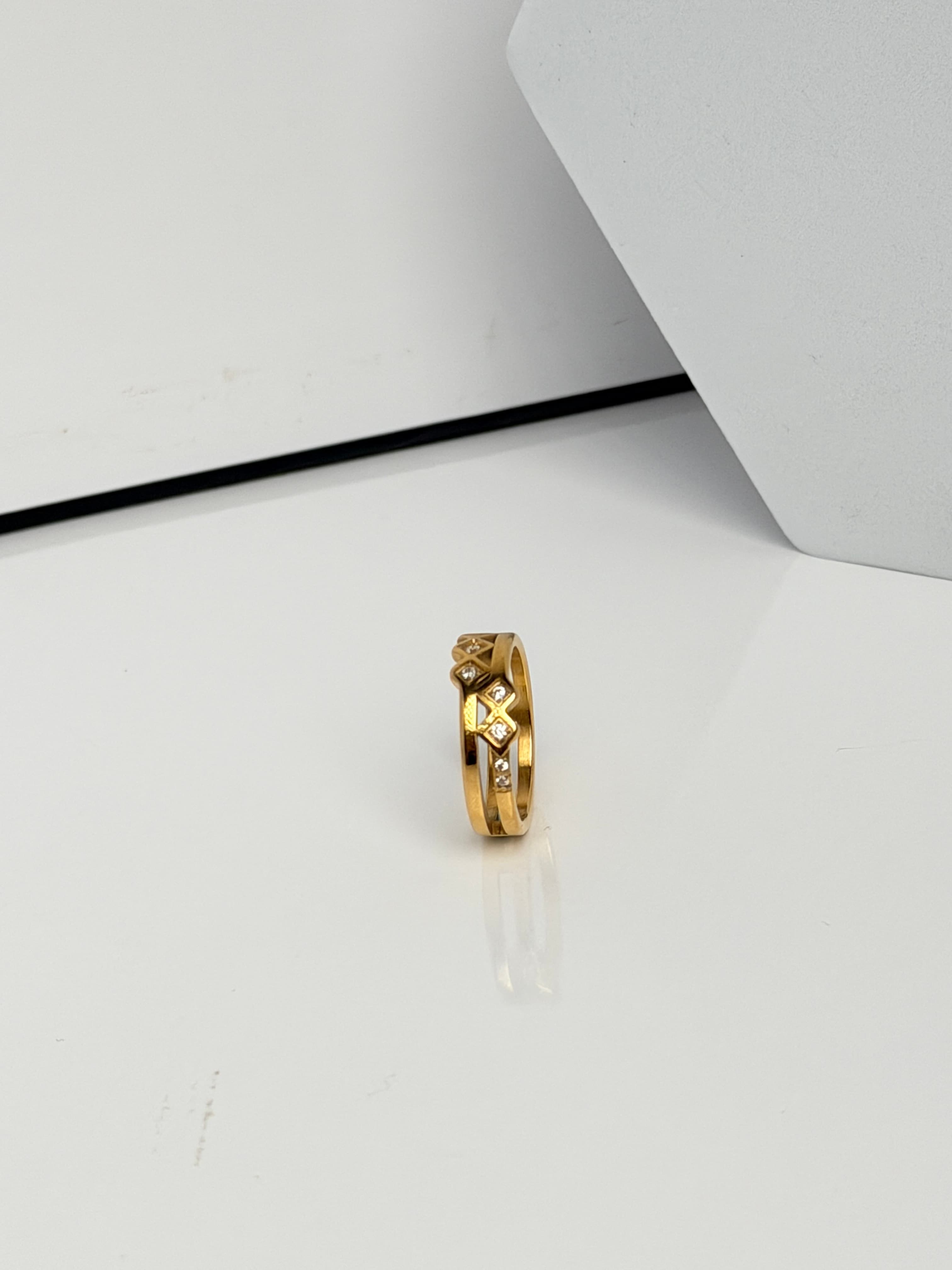 Royal Lattice Gold Ring  thumbnail 7