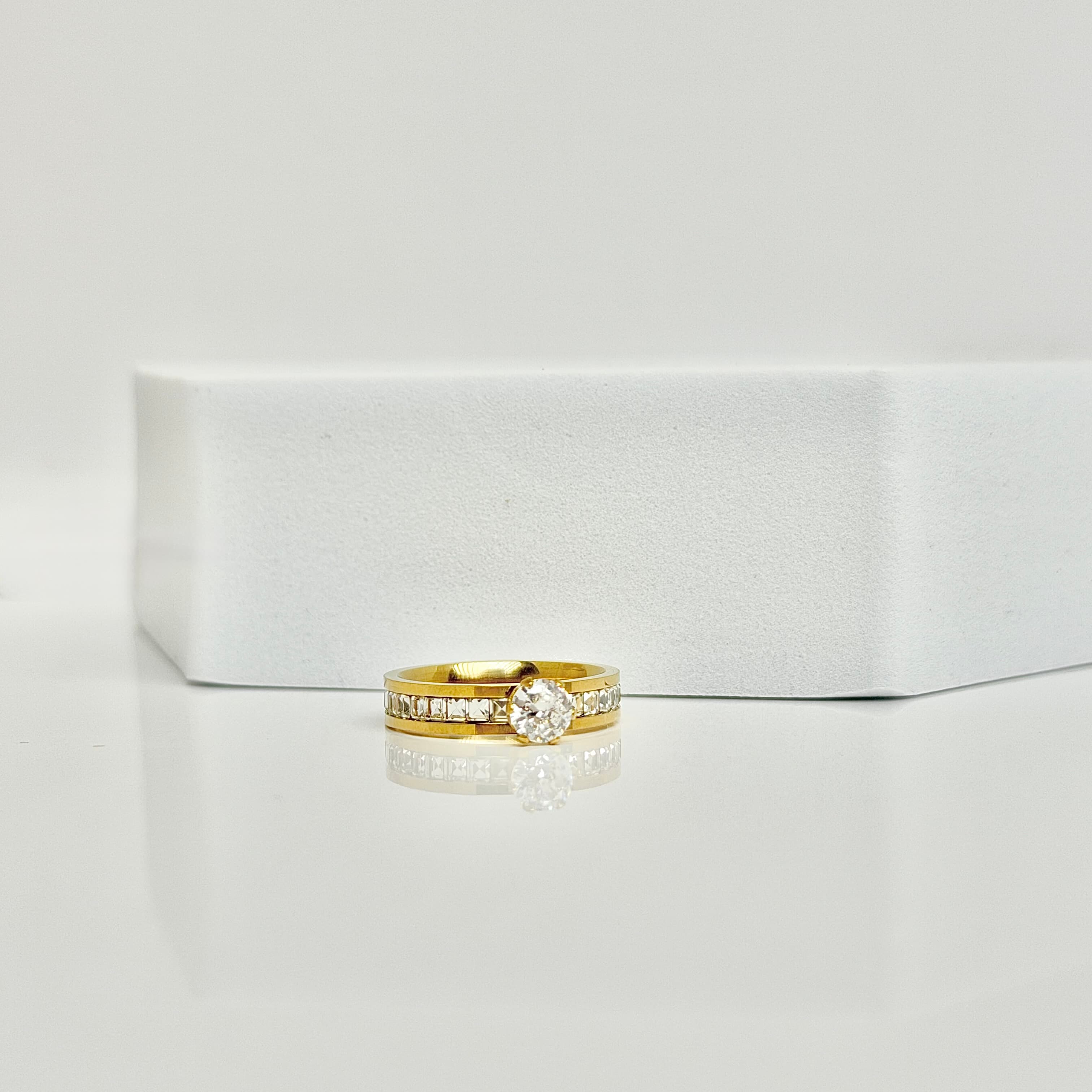 Alurea Luxe Ring image 1