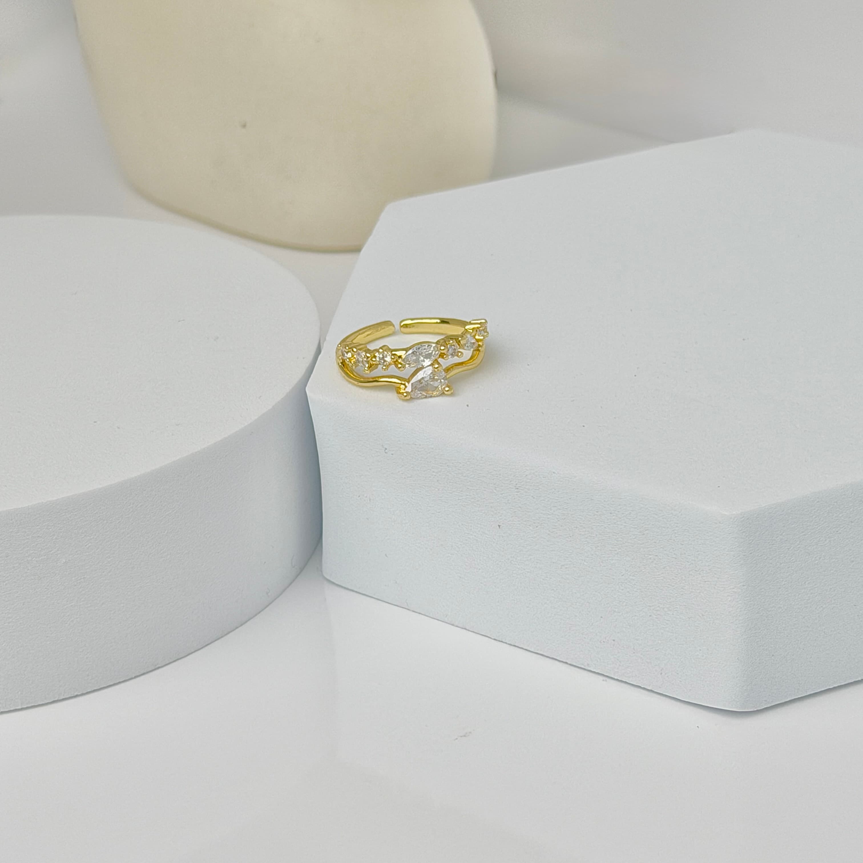 Evelisse Spark Ring image 3