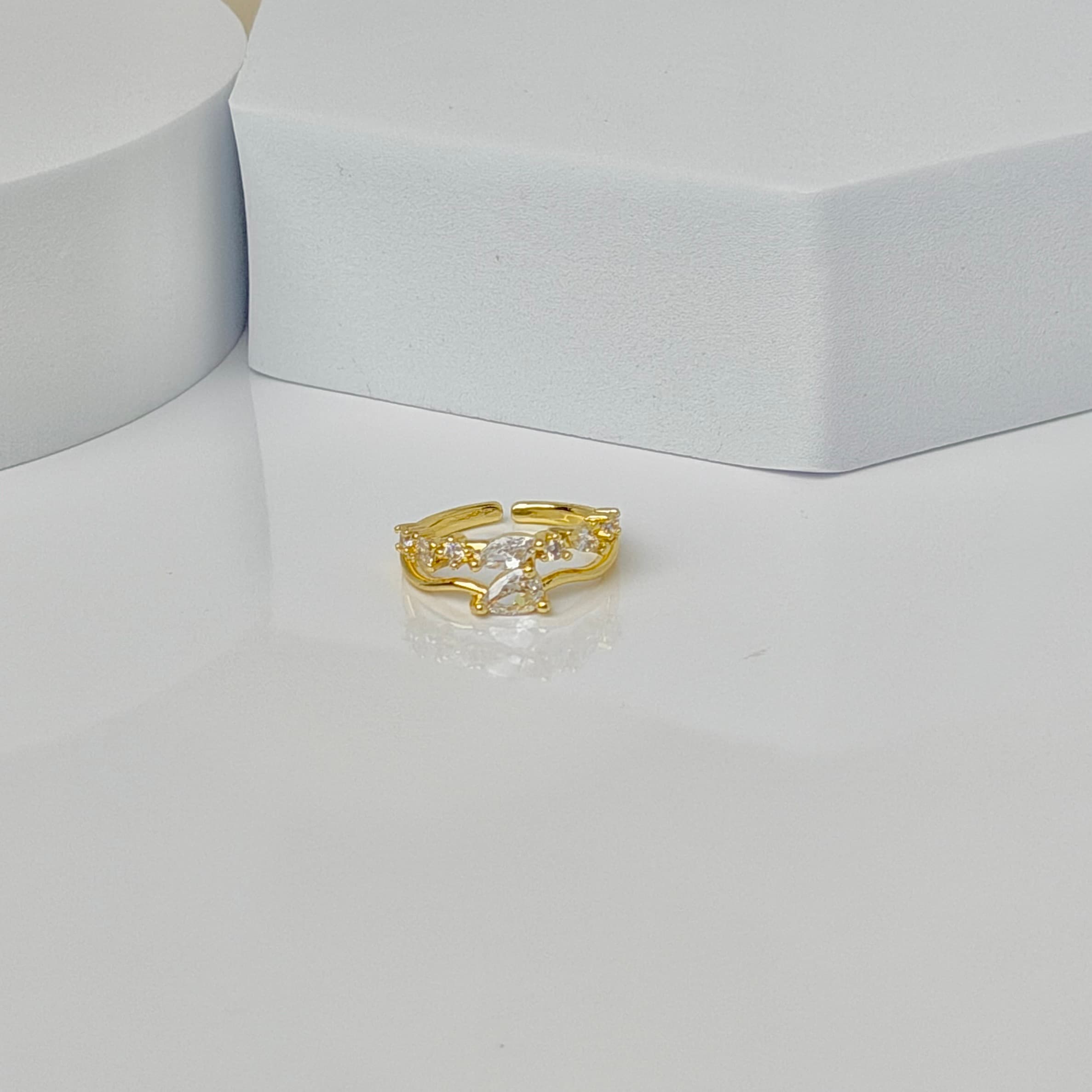 Evelisse Spark Ring image 1